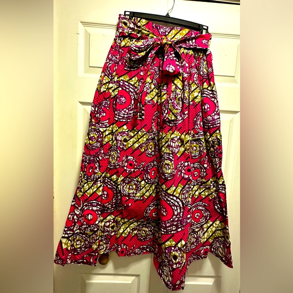 Women long skirt with pockets and belt. Elastic waist fits sizes SM & MED